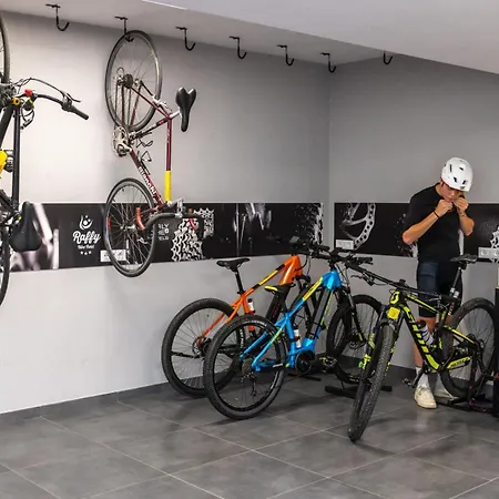 Prestige *luxury & 4*